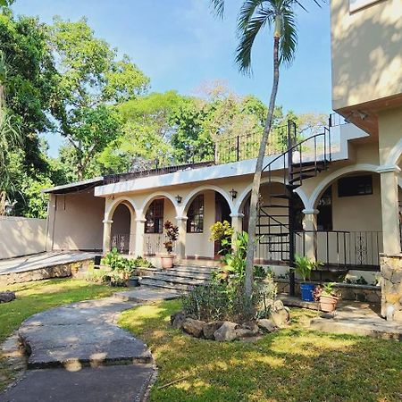Camilas Hotel San Pedro Sula Extérieur photo