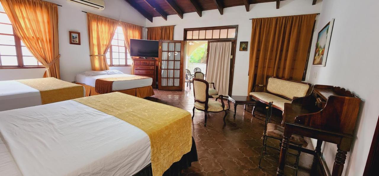 Camilas Hotel San Pedro Sula Extérieur photo