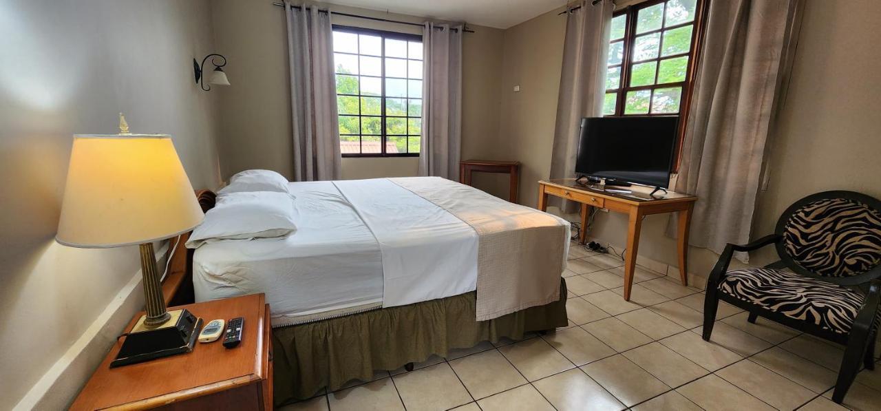 Camilas Hotel San Pedro Sula Extérieur photo