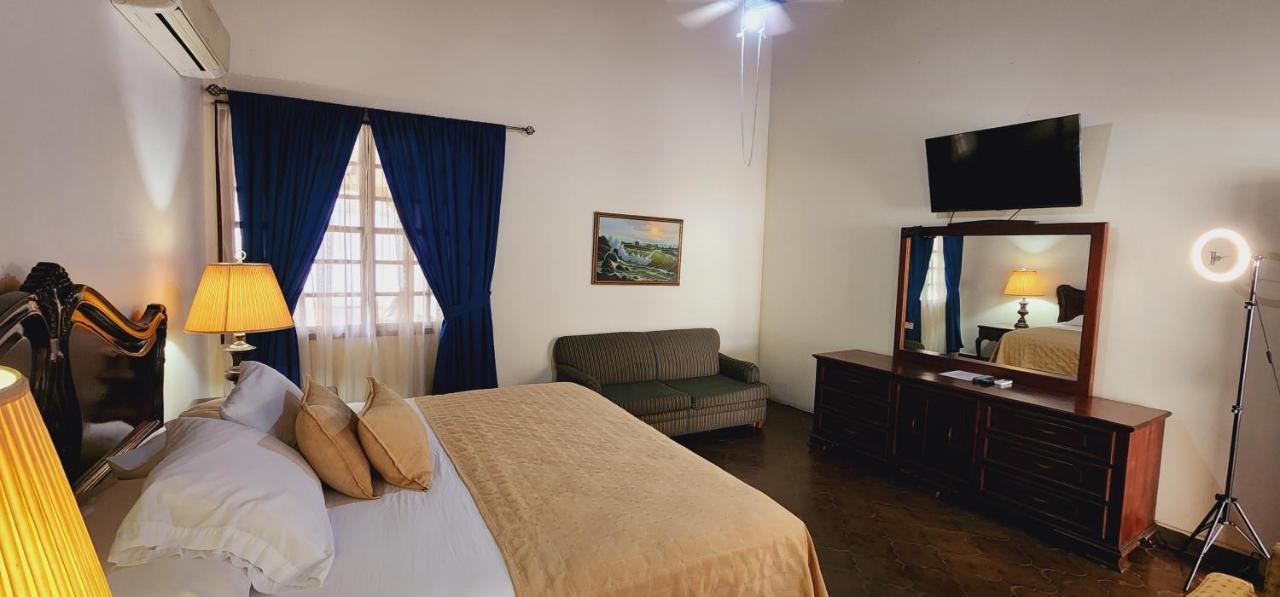 Camilas Hotel San Pedro Sula Extérieur photo